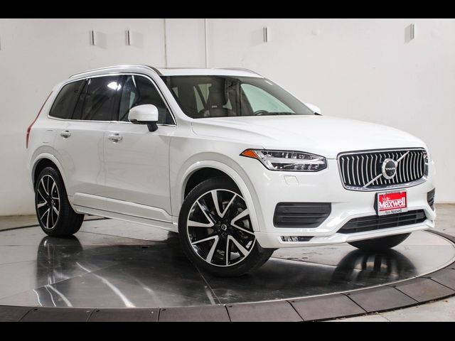 2022 Volvo XC90 Momentum