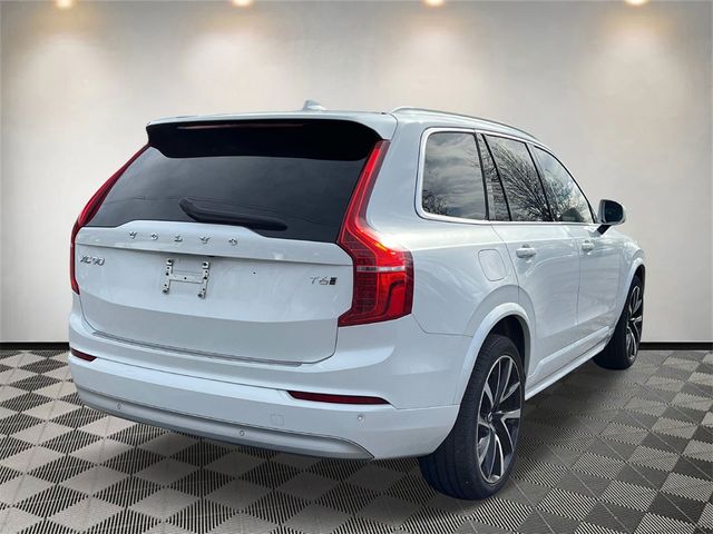 2022 Volvo XC90 Momentum