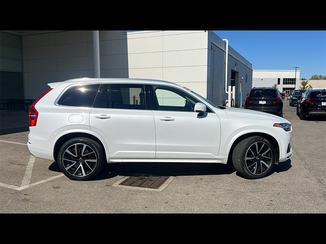 2022 Volvo XC90 Momentum