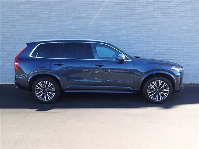 2022 Volvo XC90 Momentum