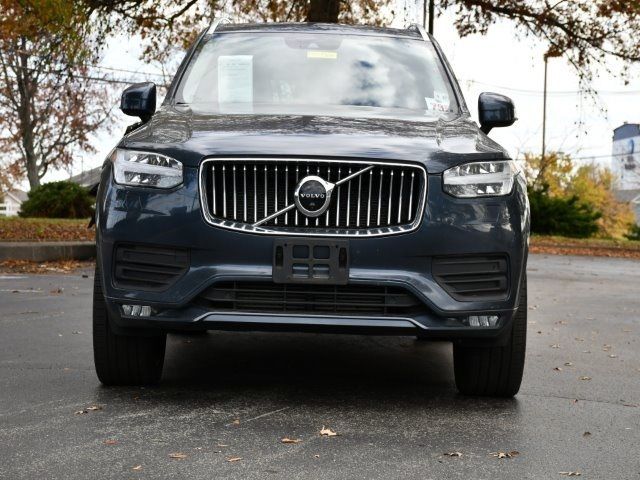 2022 Volvo XC90 Momentum