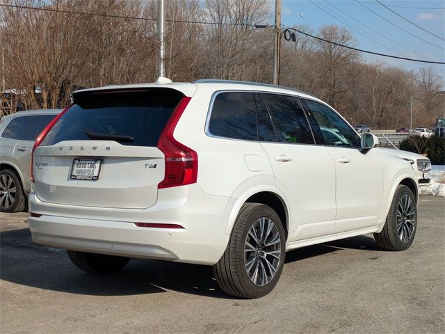 2022 Volvo XC90 Momentum