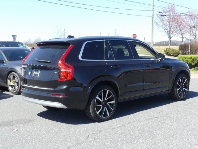 2022 Volvo XC90 Momentum