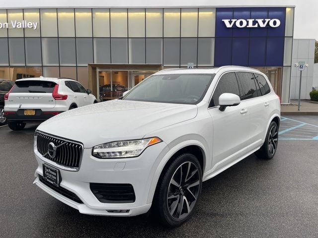 2022 Volvo XC90 Momentum