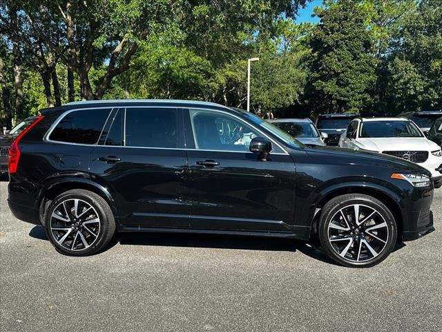 2022 Volvo XC90 Momentum