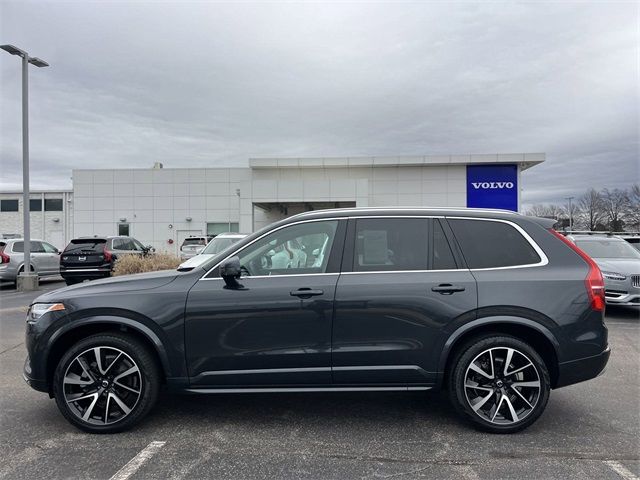 2022 Volvo XC90 Momentum