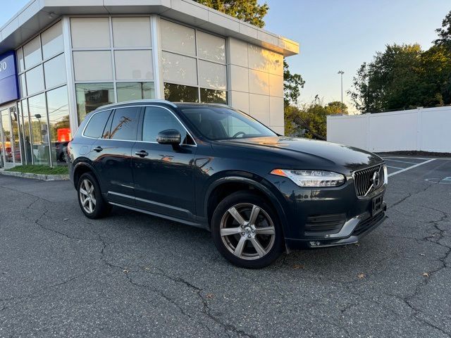 2022 Volvo XC90 Momentum