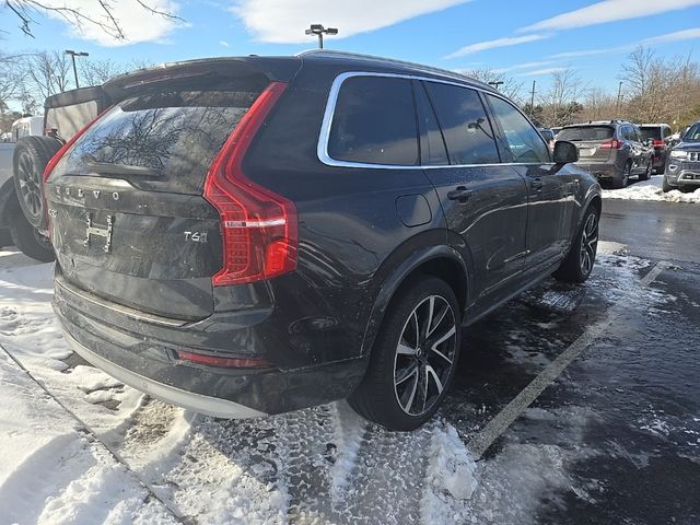 2022 Volvo XC90 Momentum