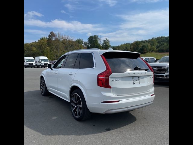 2022 Volvo XC90 Momentum