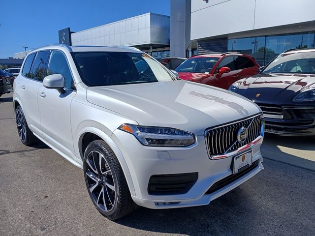 2022 Volvo XC90 Momentum