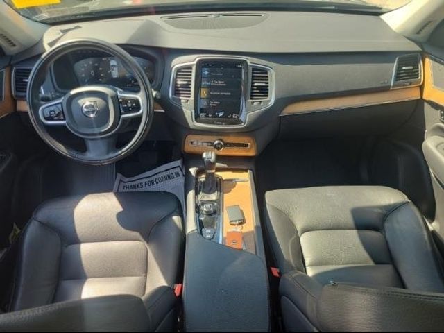 2022 Volvo XC90 Momentum