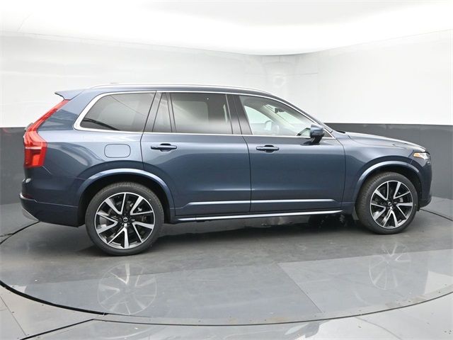 2022 Volvo XC90 Momentum