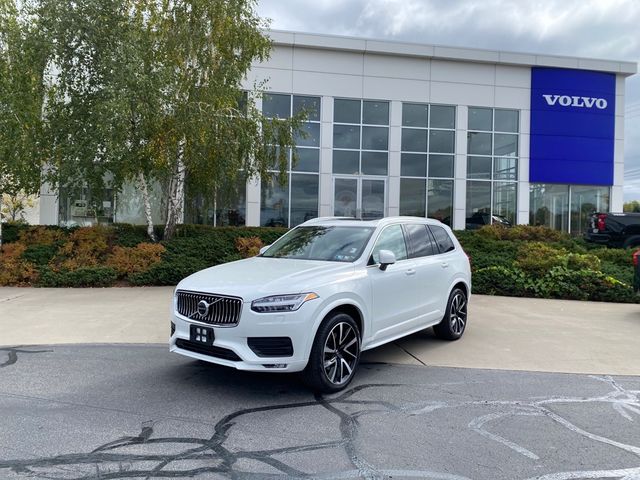 2022 Volvo XC90 Momentum