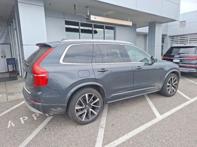 2022 Volvo XC90 Momentum