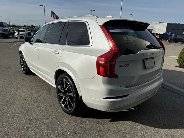 2022 Volvo XC90 Momentum