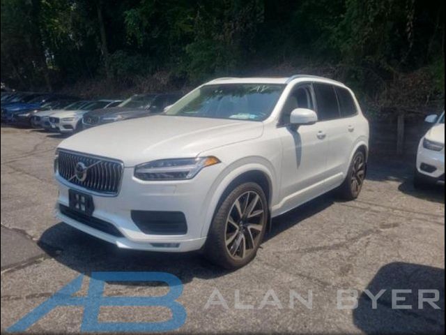 2022 Volvo XC90 Momentum