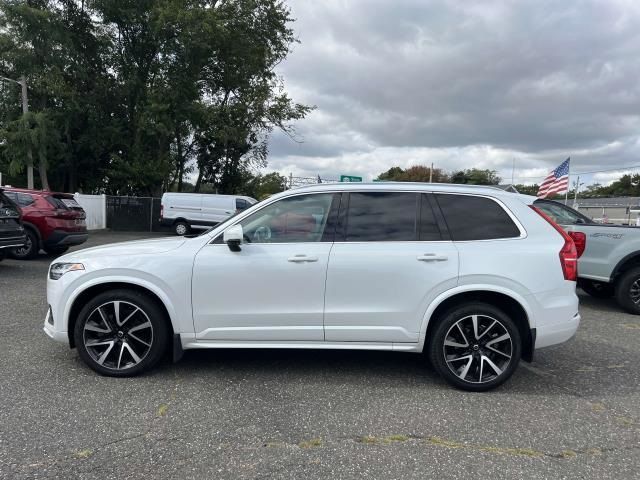 2022 Volvo XC90 Momentum