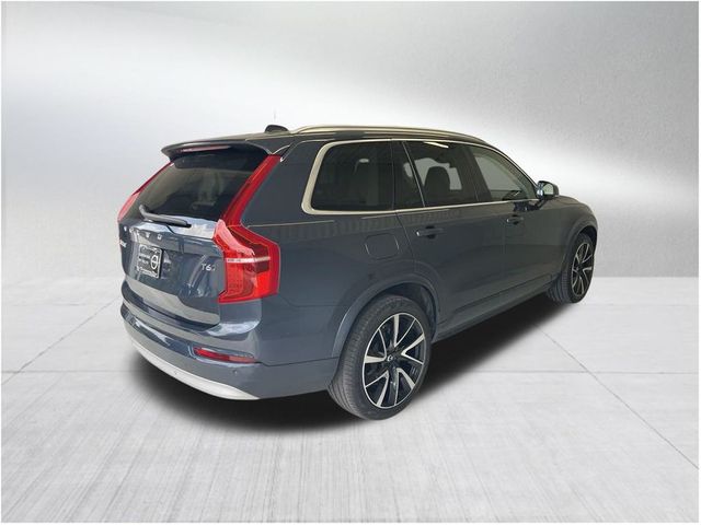 2022 Volvo XC90 Momentum