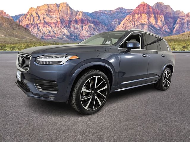 2022 Volvo XC90 Momentum