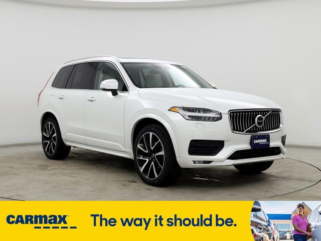 2022 Volvo XC90 Momentum