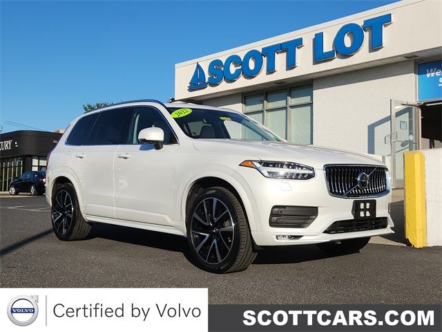 2022 Volvo XC90 Momentum