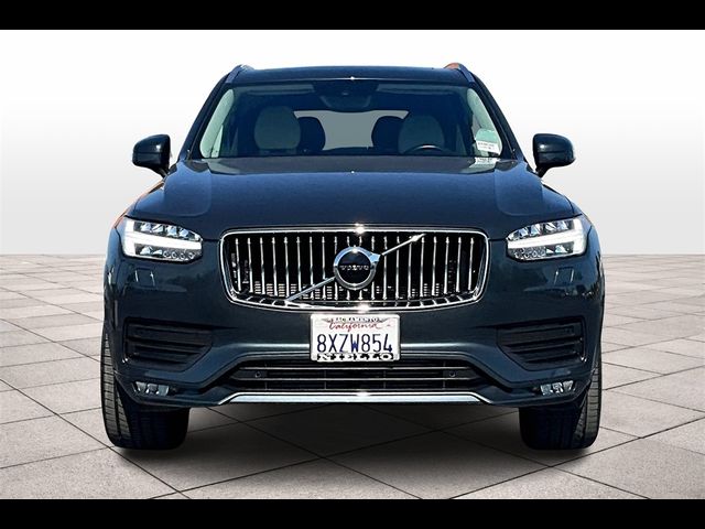 2022 Volvo XC90 Momentum