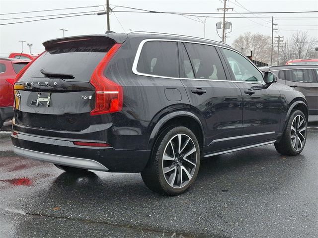 2022 Volvo XC90 Momentum