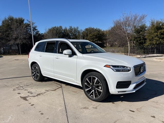 2022 Volvo XC90 Momentum