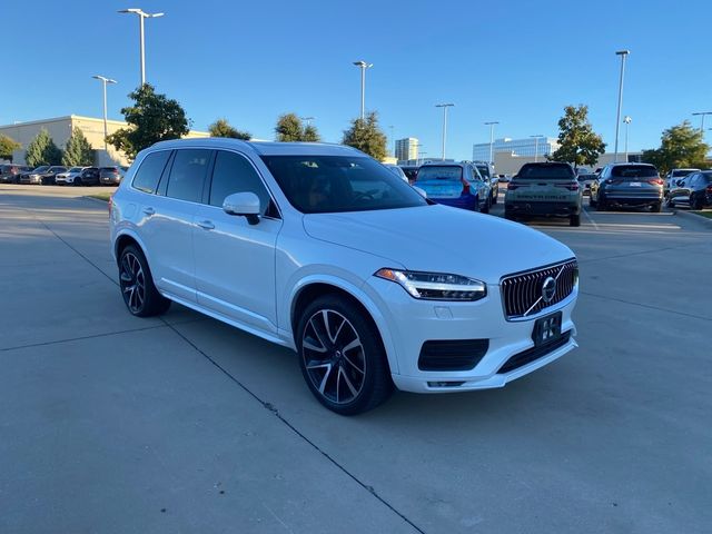 2022 Volvo XC90 Momentum