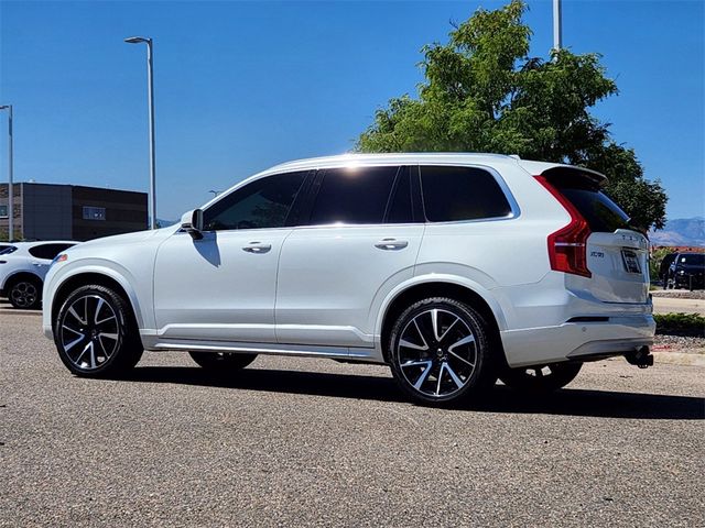 2022 Volvo XC90 Momentum