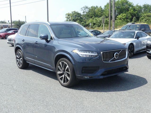 2022 Volvo XC90 Momentum