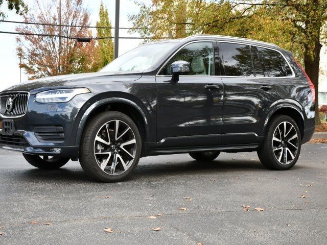 2022 Volvo XC90 Momentum