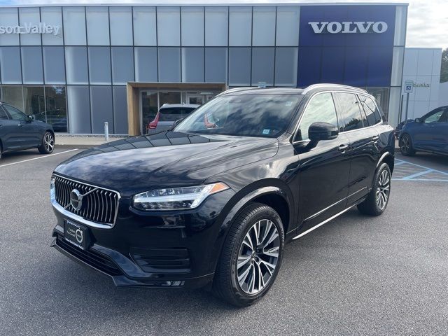 2022 Volvo XC90 Momentum