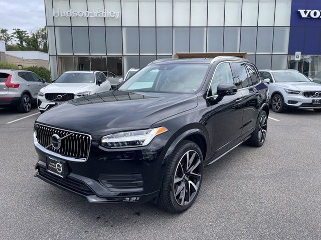 2022 Volvo XC90 Momentum