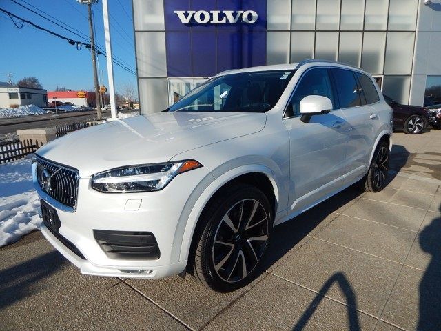 2022 Volvo XC90 Momentum