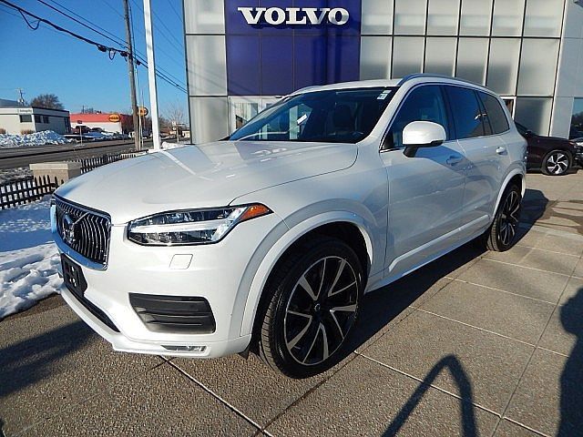 2022 Volvo XC90 Momentum