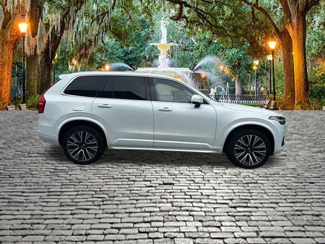 2022 Volvo XC90 Momentum