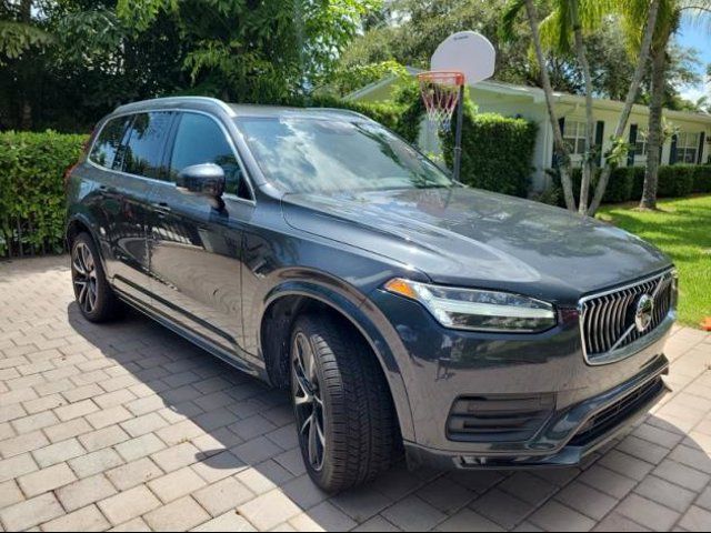 2022 Volvo XC90 Momentum