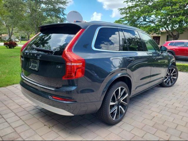 2022 Volvo XC90 Momentum