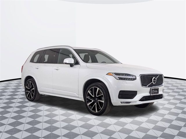 2022 Volvo XC90 Momentum