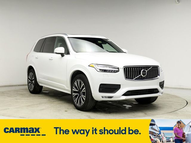 2022 Volvo XC90 Momentum