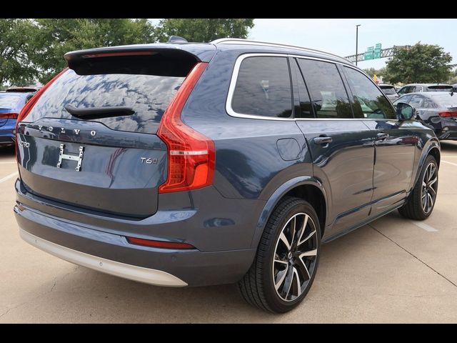 2022 Volvo XC90 Momentum