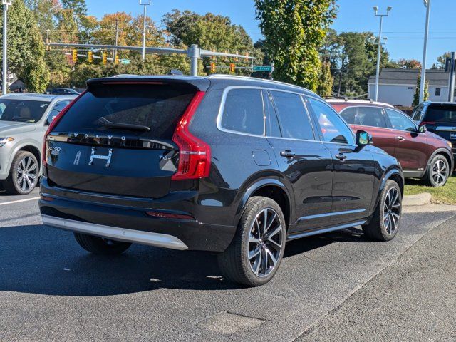 2022 Volvo XC90 Momentum