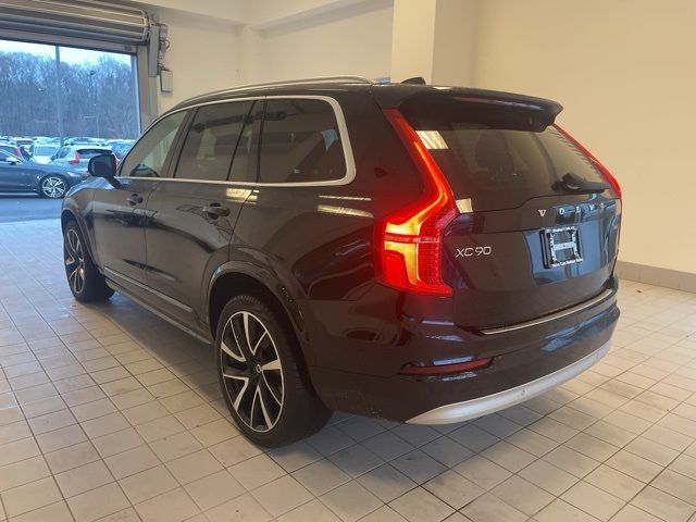 2022 Volvo XC90 Momentum