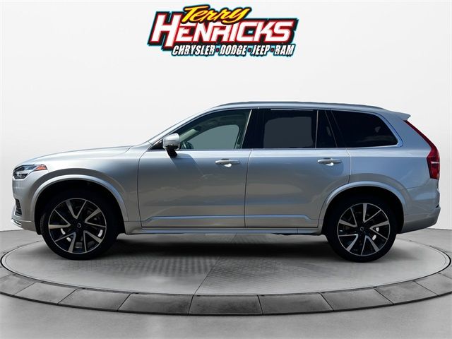 2022 Volvo XC90 Momentum