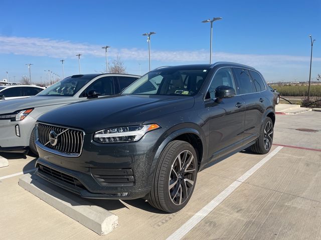 2022 Volvo XC90 Momentum