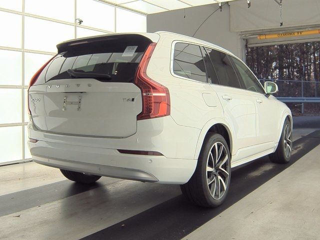 2022 Volvo XC90 Momentum