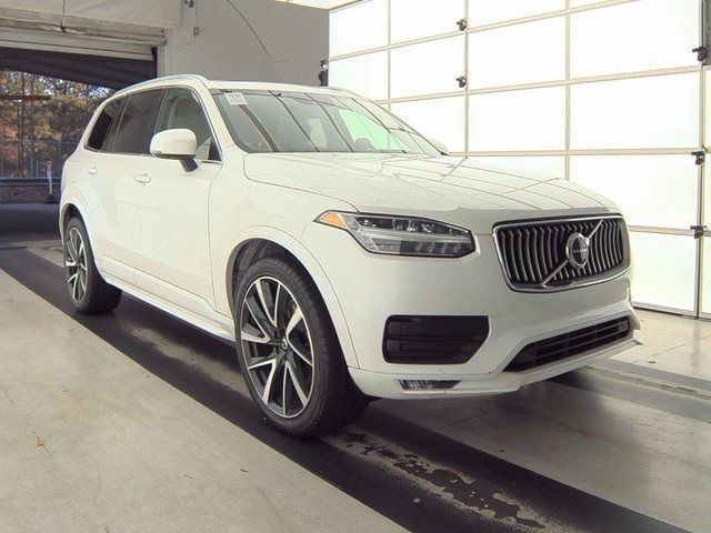 2022 Volvo XC90 Momentum