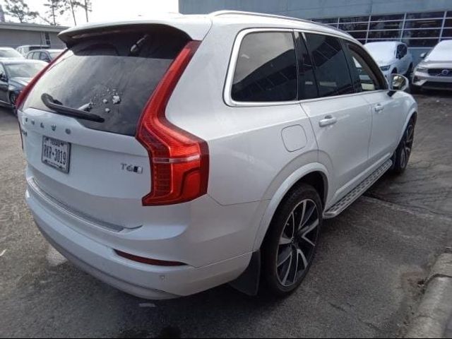 2022 Volvo XC90 Momentum