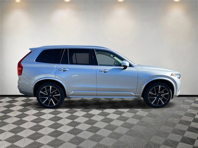 2022 Volvo XC90 Momentum